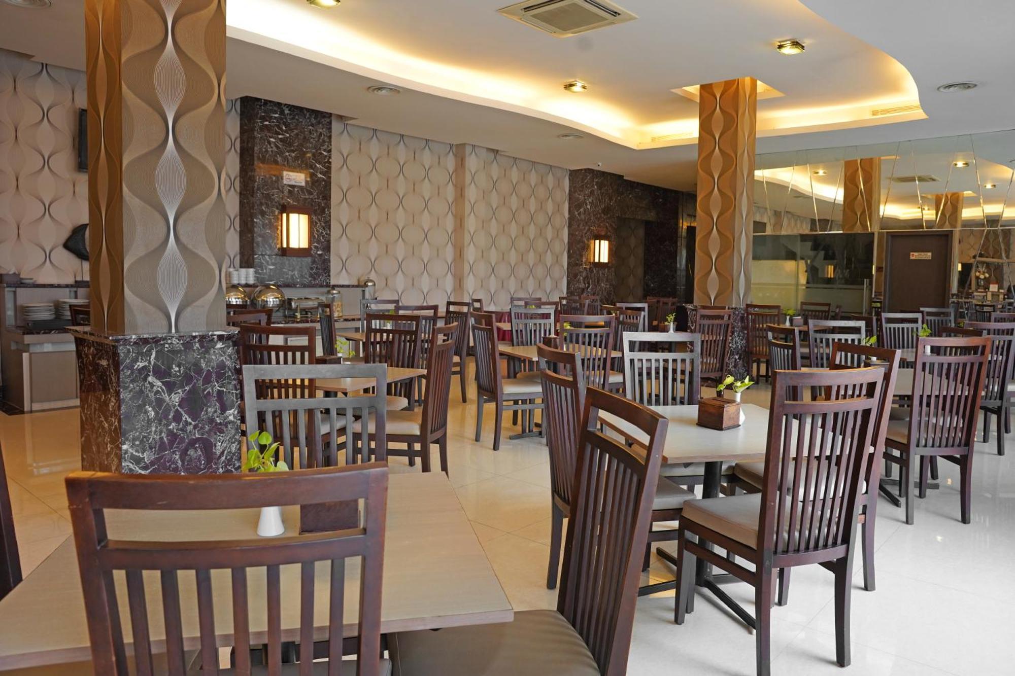 Arinas Hotel Bandar Lampung Exterior photo