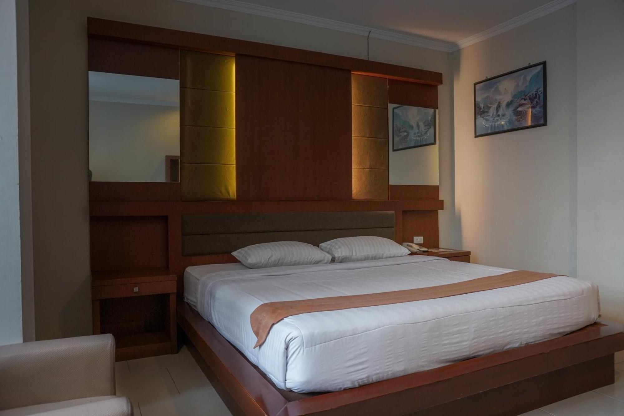 Arinas Hotel Bandar Lampung Exterior photo
